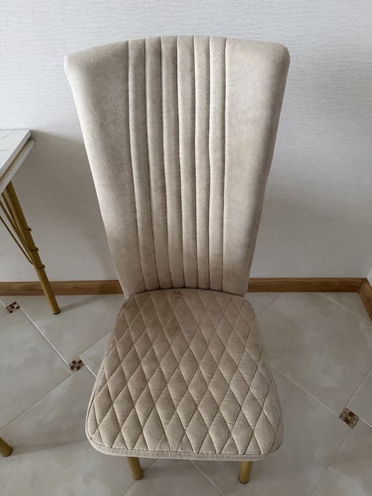 Продам кухонный стол со стульями