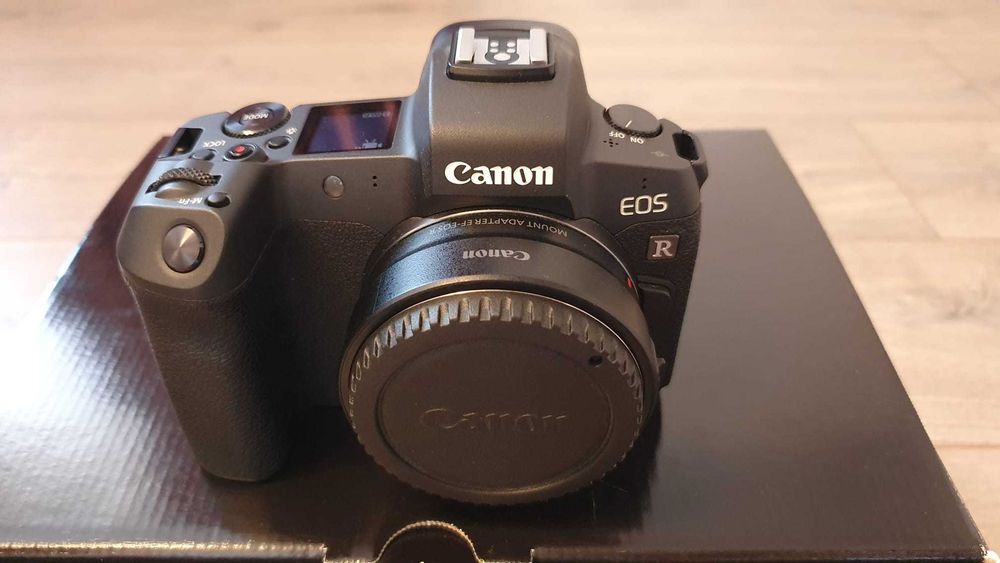 Canon EOS R cu adaptor EF,  card SDXC 128GB si 5 acumulatori originali
