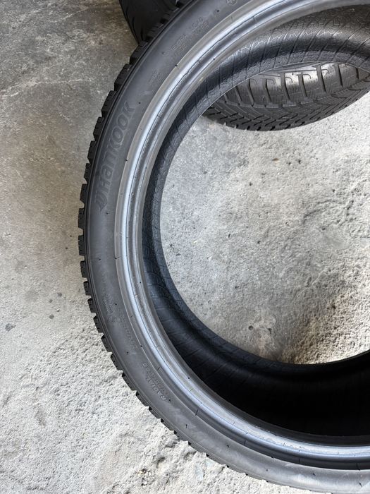 2 anvelope iarna 245/35/20 , Hankook ,DOT 2023 , 6.8 mm