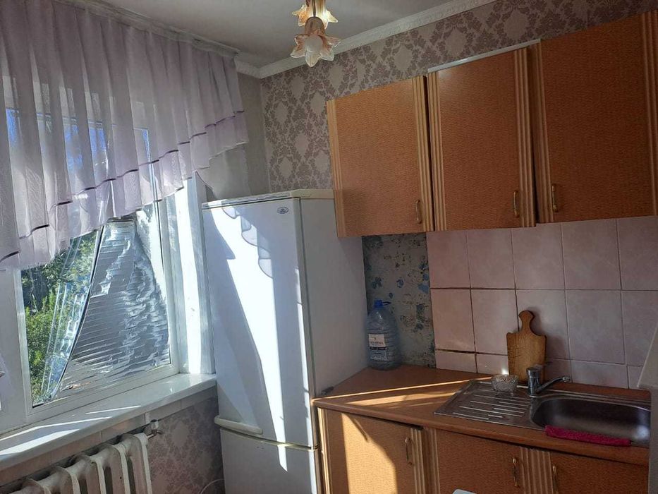 продам 2 комнатную по Металлургов