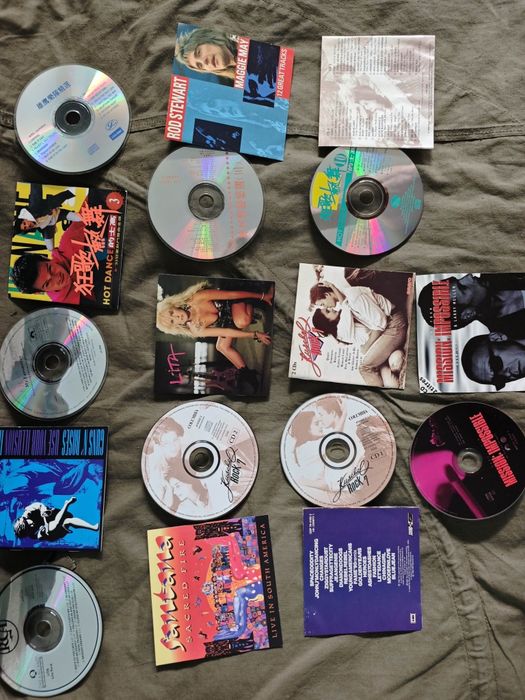 Продавам CD дискове с музика , обложки