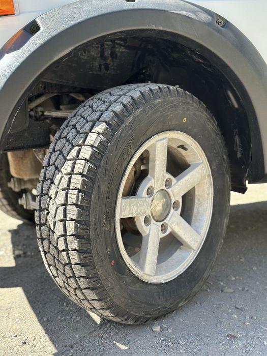 Продам новую резину 215/70/R16