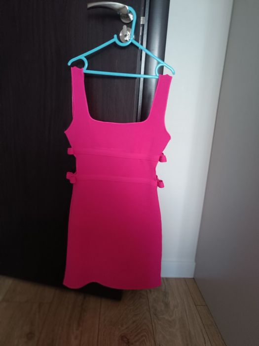 Рокля циклама бандажна размер S