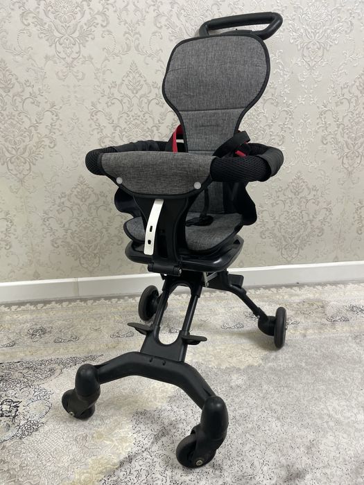 Коляска легкая, быстро собирается