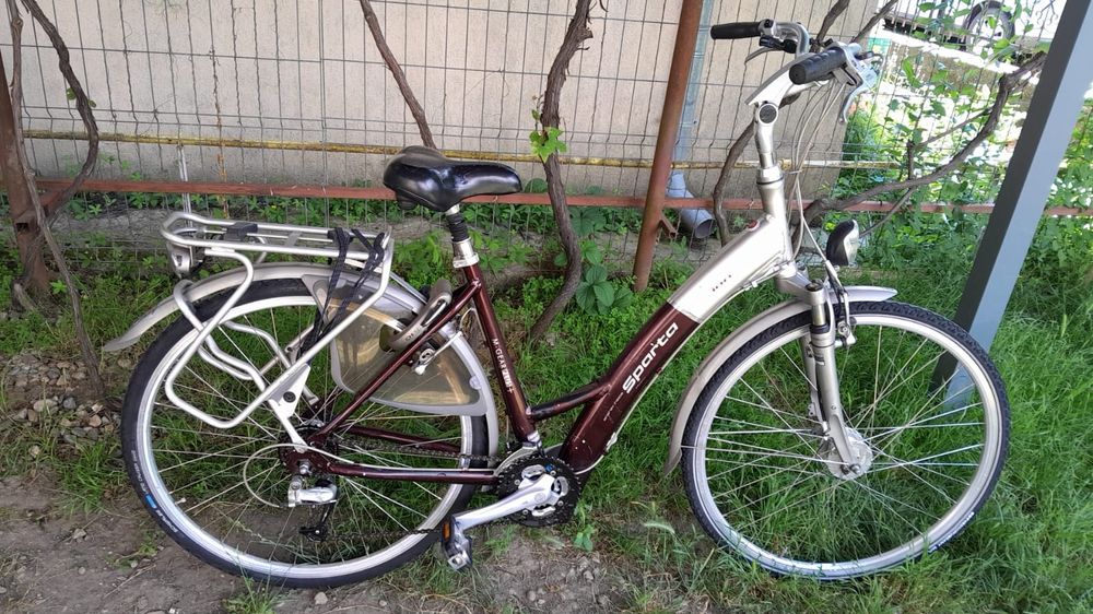 Bicicleta strada Sparta, 28 Inch, Aluminiu ( L ) 24 viteze, jante duble suspensie furca+sea, dinam butuc