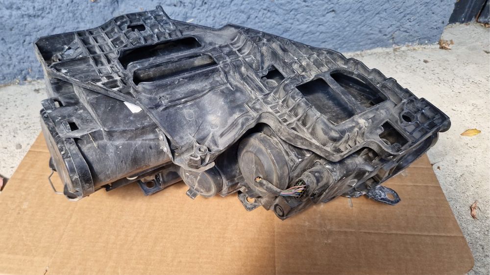 Vand far/faruri stanga/dreapta VW Golf 6 model 2009-2012 Valeo