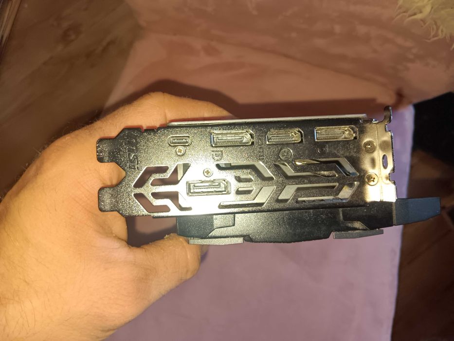 NVIDIA GeForce RTX 2080 Ti 11GB GDDR6-тествана, с хардуерни артефакти