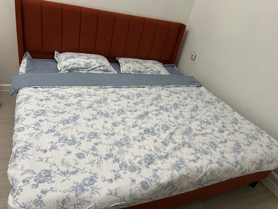 200*200 кровать с матрасом
