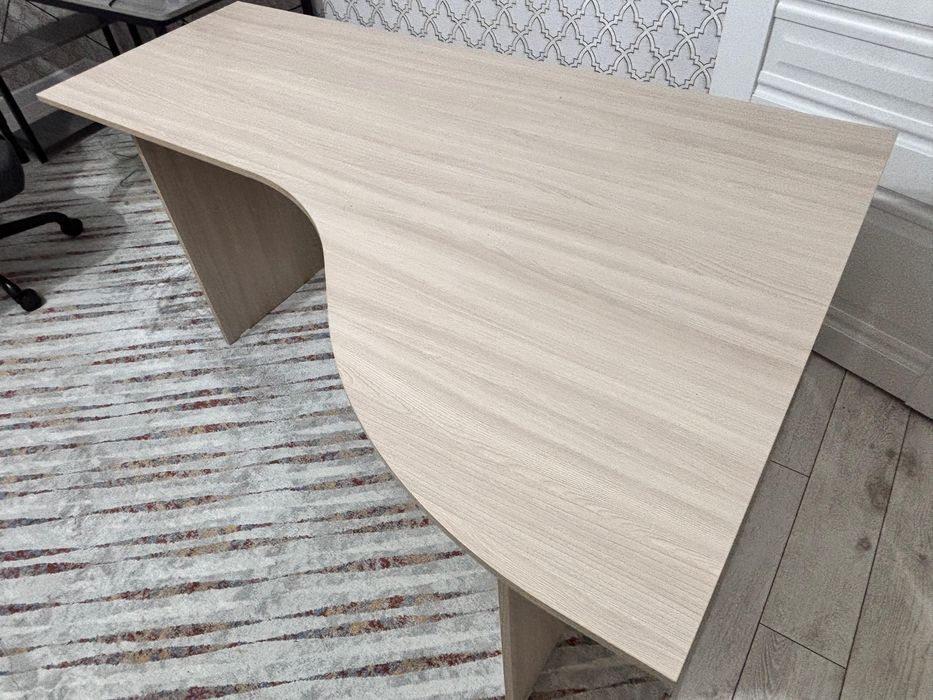 Продам компьютерный стол 160*100