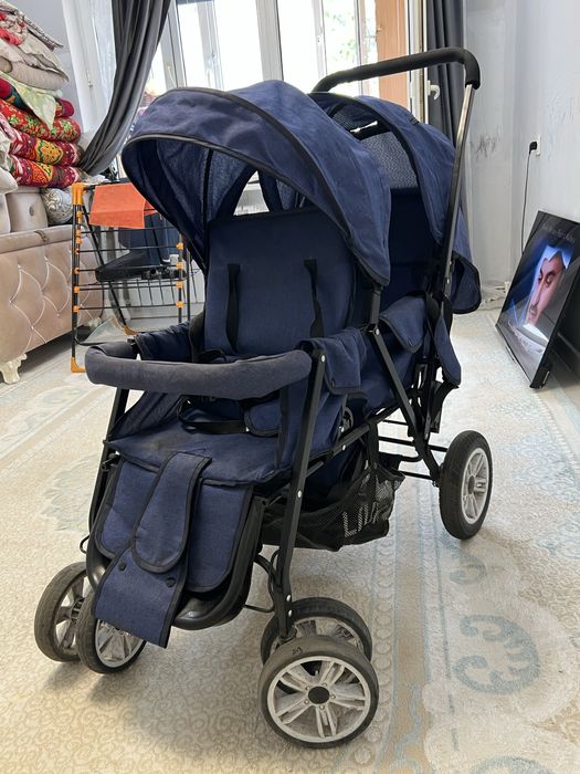 Продается Двухместный коляска