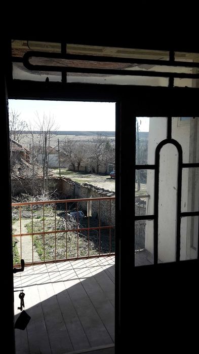 Продава двуетажна къща