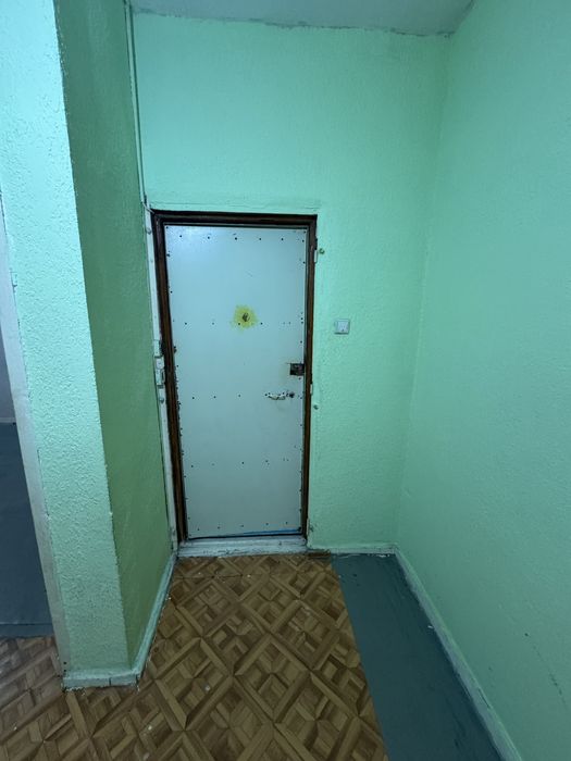 Квартира без ремонта продается Чирчик 10ый микрорайон  3этаж