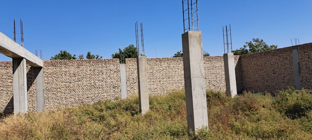 Уй сотилади. Нархи 65 000 $ келишиш имкони бор. Тугал-н курилиш.