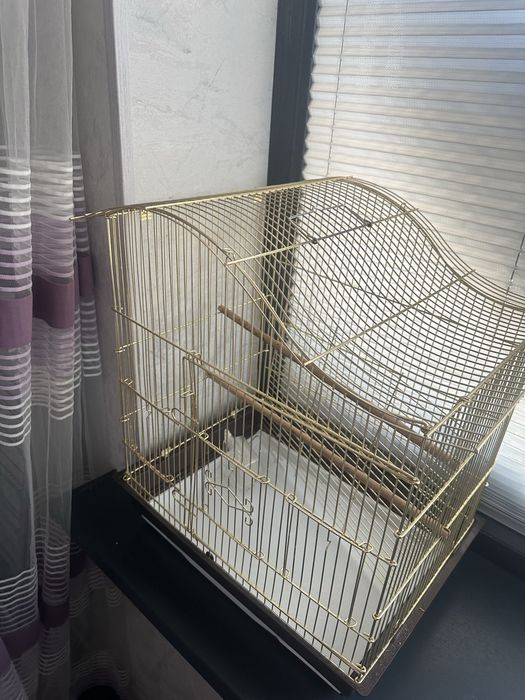 Qush qafasi sotiladi