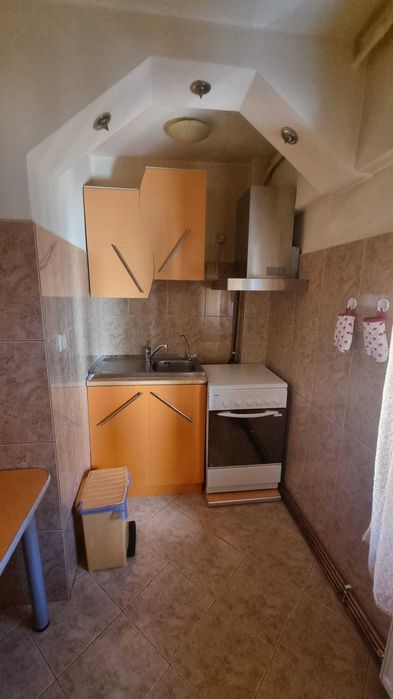 Inchiriere apartament cu 3 camere,2 bai, balcon si parcare, zona Dacia