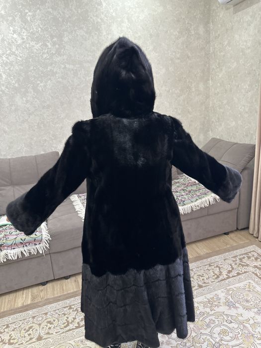 Норковая шуба с капюшоном в отличном состоянии