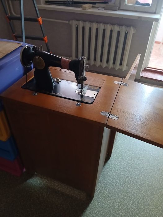 Швейная машинка с электро приводом