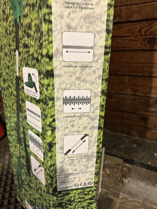 Foarfeca electrica pentru tuns gard viu