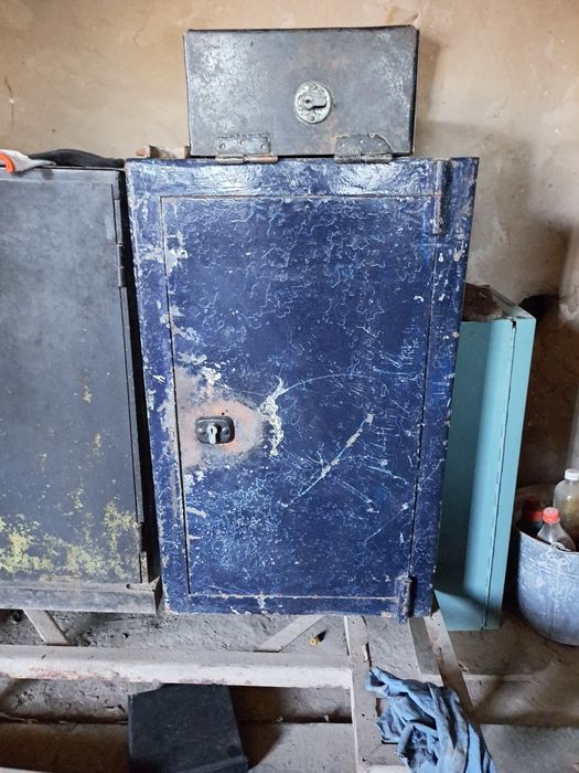 Үй жабдықтары ескі