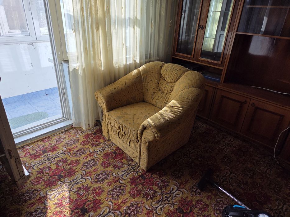 Vând colțar extensibil și fotoliu
