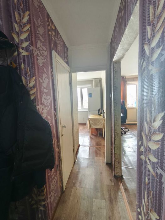 продам 1 комнатную момышулы 40а