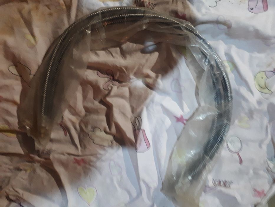 Продаётся винтель,гибкий шланга,манометр.