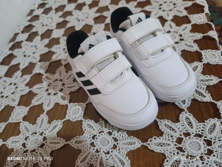 Vând două perechi de adidași copii nr.24 și nr 25