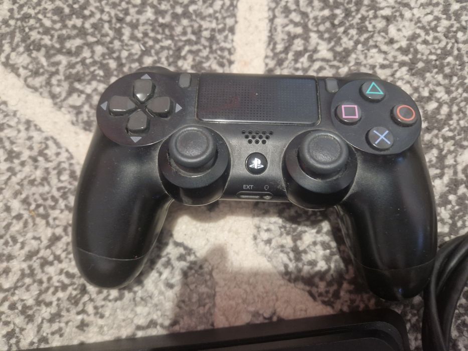 PlayStation 4 Slim 1TB + Controller + Cabluri
