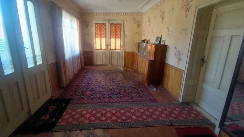 Продавам две къщи с парцел ,на две улици и площад