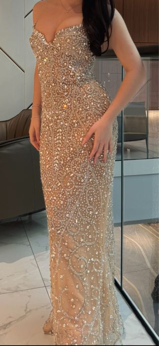 бежова бална рокля с камъни