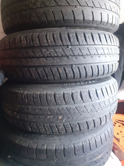 De vânzare 4 jante +4cauciucuri de vara stare foarte buna