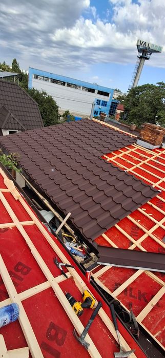 Reparatii Acoperisuri montaj Dulgherie Mansardari tigla metalica