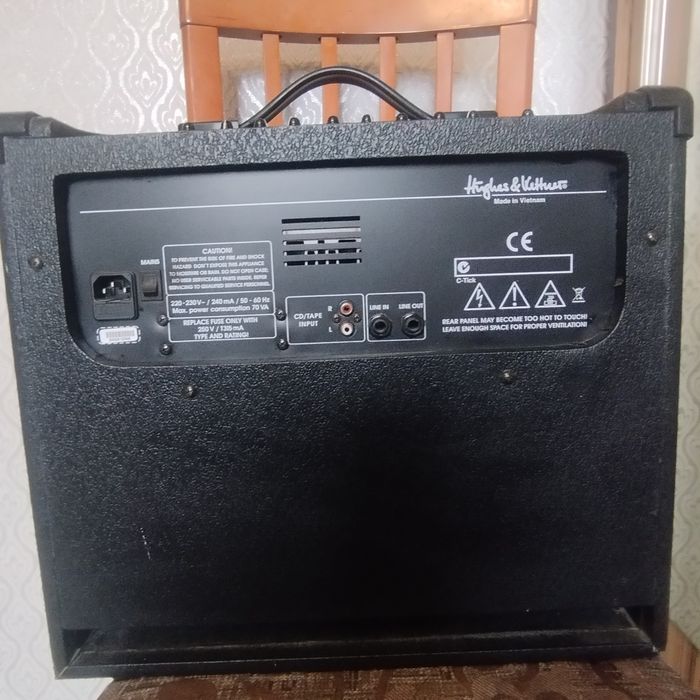 Электрогитара с усилителем