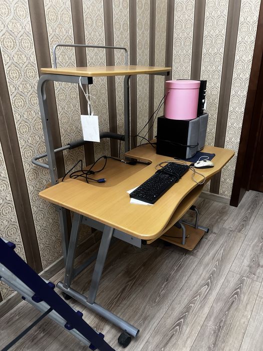 Компьютерный стол