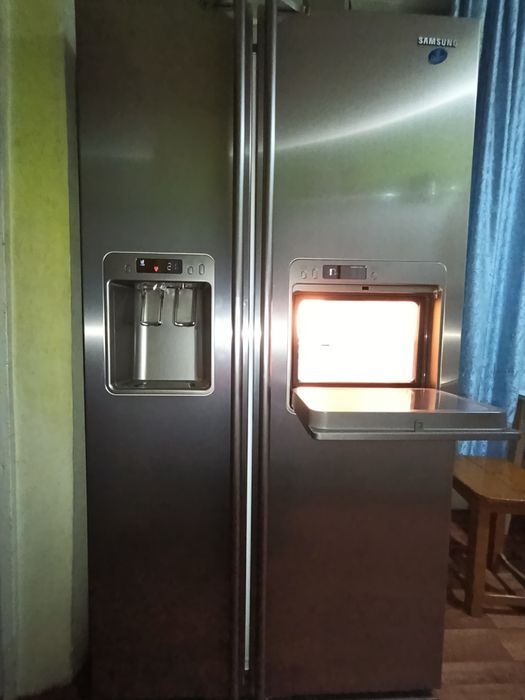 Холодильник SAMSUNG Side-by-Side.