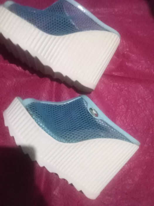 Дамски чехли.      .