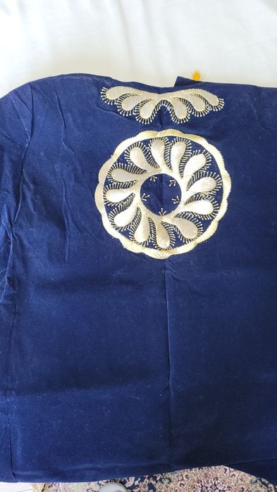 Продается чапан очень хорошего качества,новый,люкс,ручная работа.