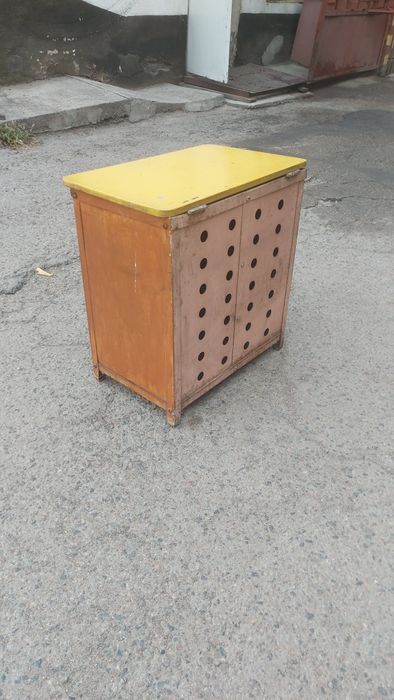Ящик металлический.