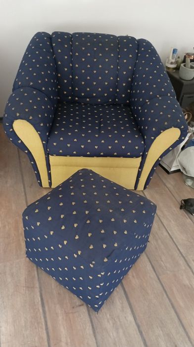 Диван с две ракли, фотьойл и табуретка