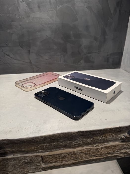 Перфектен Iphone 13  Midnight + подаръци