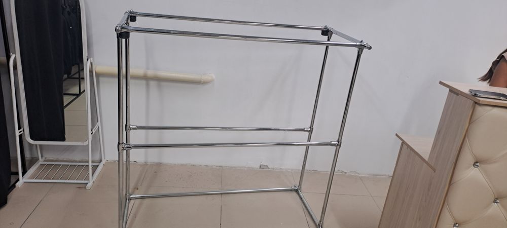 Стоика вешалка для вещей