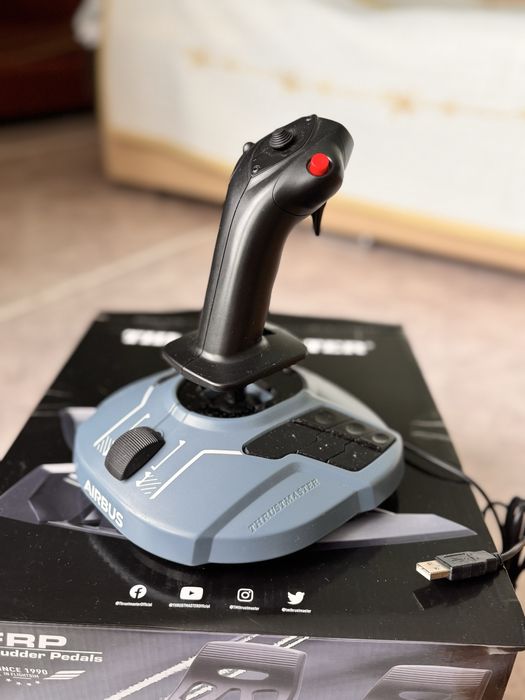 Продаю джойстик и педали Thrustmaster