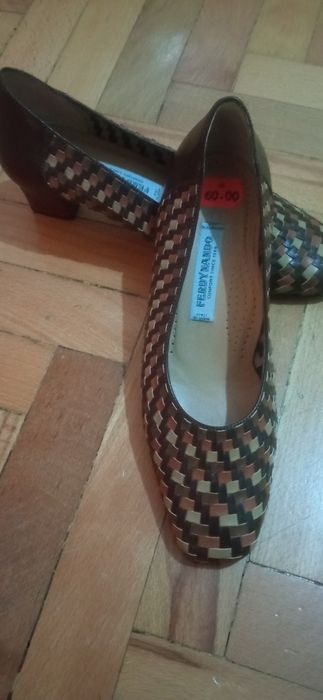 Нови естествена кожа обувки