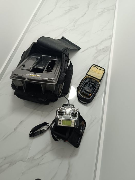 Лодка за захранка TOSLON, сонар, дистанционно, сакове и батерии перфек