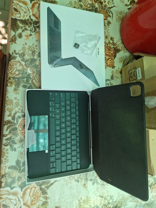 Tastatura si husa compatibila Ipad 13max