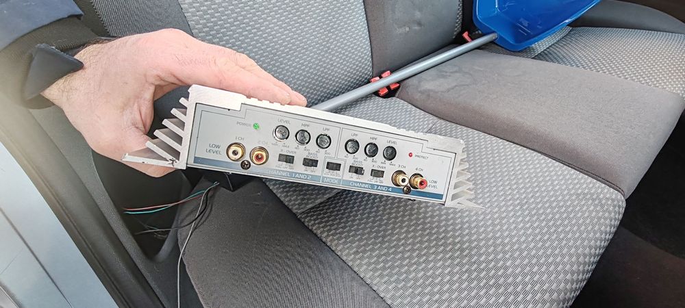 Amplificator auto magnat