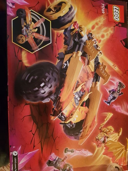 Cole's Dragon Cruiser LEGO направено