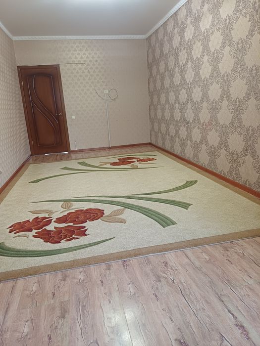 Уш бөлмелі пәтер жалға беріледі