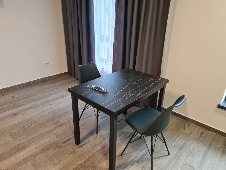 Închiriez garsoniera studio