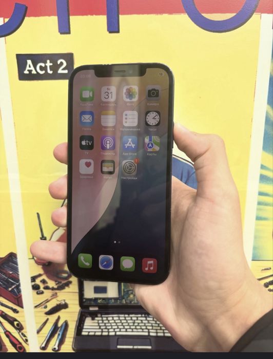 Продам iPhone 12 в отличном состоянии